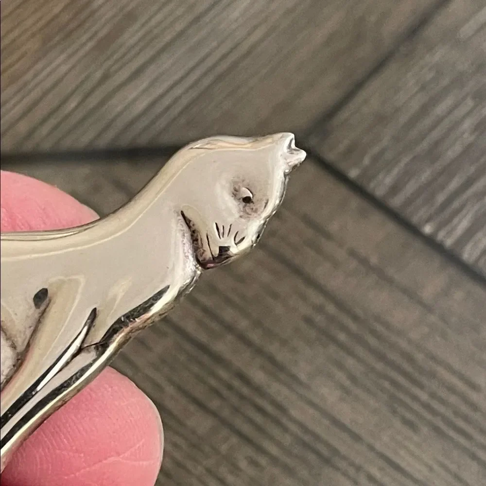 Vintage Sterling Silver Cat Figurine Brooch Sitting Pretty Kitty Cat